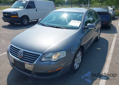 2007 Volkswagen Passat 2.0T/Wolfsburg Edition z USA, uszkodzony, nr VIN WVWAK73C67P110341